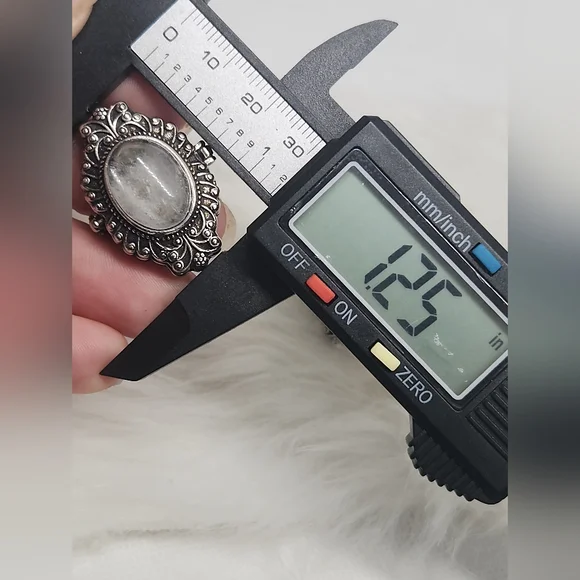 Clear Quartz Poison Ring | Adjustable Size | Vintage Insprired Crystal Jewlery - Picture 4 of 4